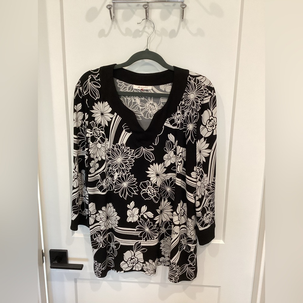 JM Collection Black and White Graphic Blouse